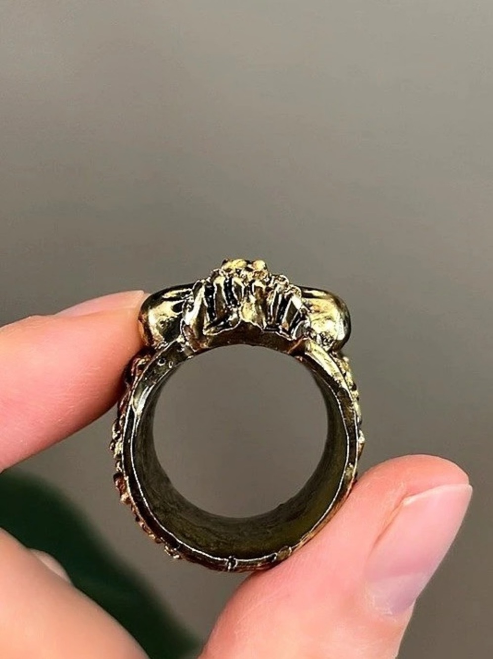 Vintage Halloween Costume Ring Skull Crown Statement Ring in Gold-Tone Pirate - Picture 7 of 7